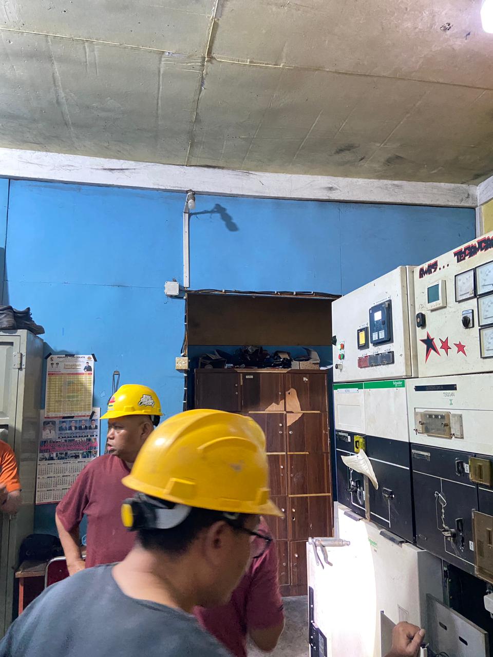 Direktur Utama Perusahaan Umum Daerah Tuah Sekata Tinjau Gangguan Feeder 2